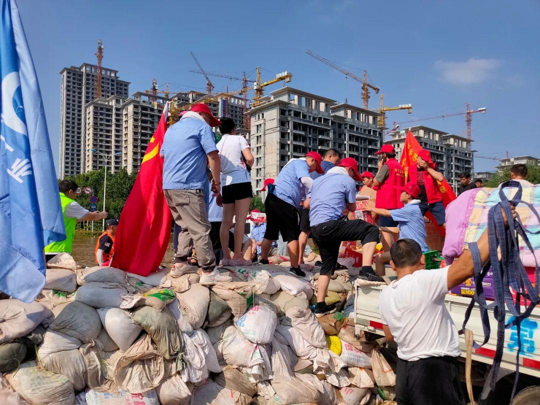 中藍航空最新動態(tài)揭秘，飛行中的溫情故事