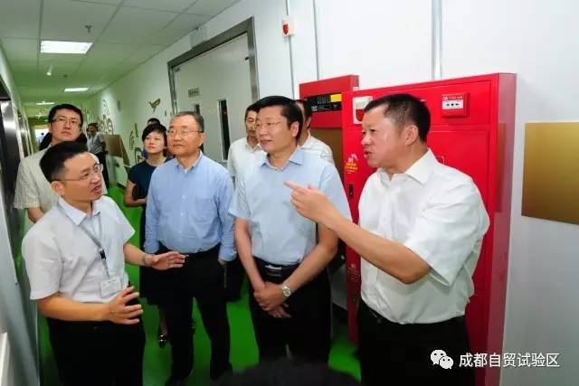 成都市委常委吳凱探索小巷獨(dú)特風(fēng)味，城市細(xì)微之處的魅力探索