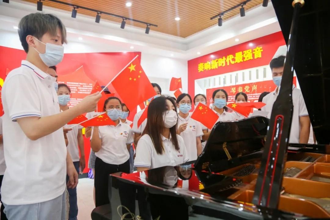 2025最新網(wǎng)絡(luò)紅歌，學(xué)習(xí)變化，自信成就未來(lái)，唱響勵(lì)志之歌的時(shí)代旋律