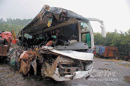 大客車車禍最新動態(tài)，事故原因、救援進展及預防措施全解析